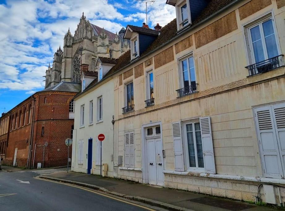 Le Studio De La Cathedrale Apartment Бове Екстериор снимка